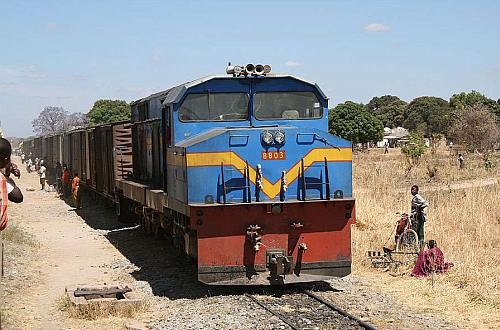 Железные дороги африки. ЖД Африки. Танзания железная дорога. Железная дорога в Африке. Поезда в Африке.