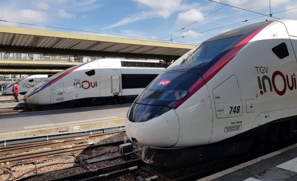 Air France ordered to curb competition with rail in France - International Railway Journal