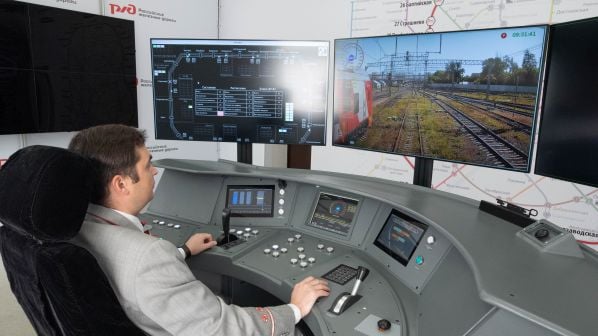 Excelente Sandalias Hubert Hudson Remote control opens up autonomous operation - International Railway Journal