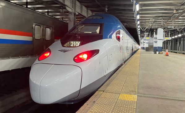 Amtrak Acela II high-speed train unveiled in Philadelphia
