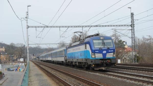 EK schválila český program na podporu provozovatelů elektrických vlaků