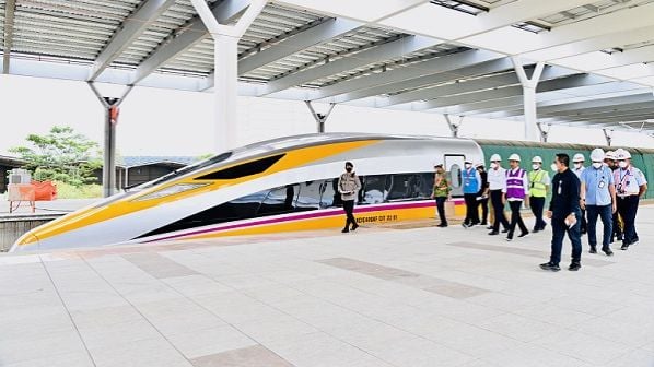 Indonesia sedang mempertimbangkan PPP untuk kereta api berkecepatan tinggi Bandung – Surabaya