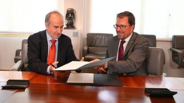 Renfe firma un acuerdo de colaboración con la chilena EFE